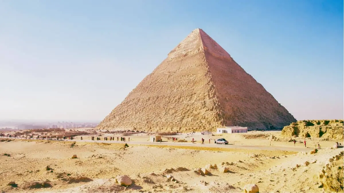 Pyramids of Egypt secrets Great Pyramid of Giza desert view under clear sky